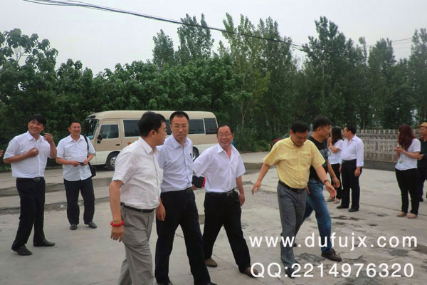 遼寧商會(huì )經(jīng)貿團做客杜甫機械